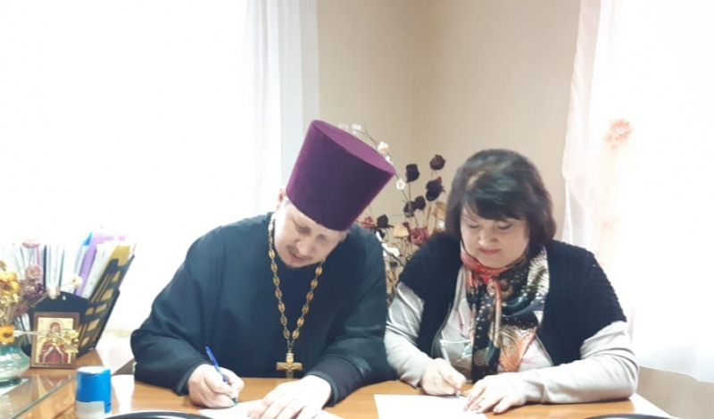 В г. Гуково состоялась подписание договора о сотрудничестве храма в честь Казанской иконы Божией Матери и Дворца культуры «Антрацит» в сфере духовно-нравственного воспитания детей