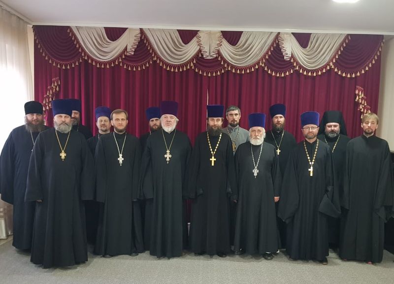 В духовно-просветительском центре при Покровском кафедральном соборе города Шахты состоялось собрание духовенства Александровск-Грушевского благочиния