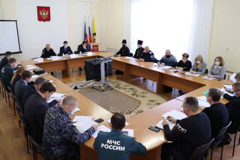 В Администрации г. Шахты прошло рабочее заседание Антитеррористической комиссии с участием духовенства