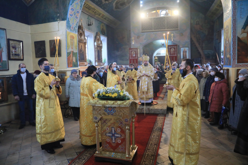 В престольный праздник Преосвященнейший епископ Симон совершил Божественную литургию в храме святого апостола Андрея Первозванного г. Миллерово