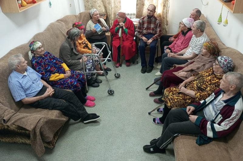 Беседа о празднике Рождества Пресвятой Богородицы прошла в доме престарелых поселка Садовый