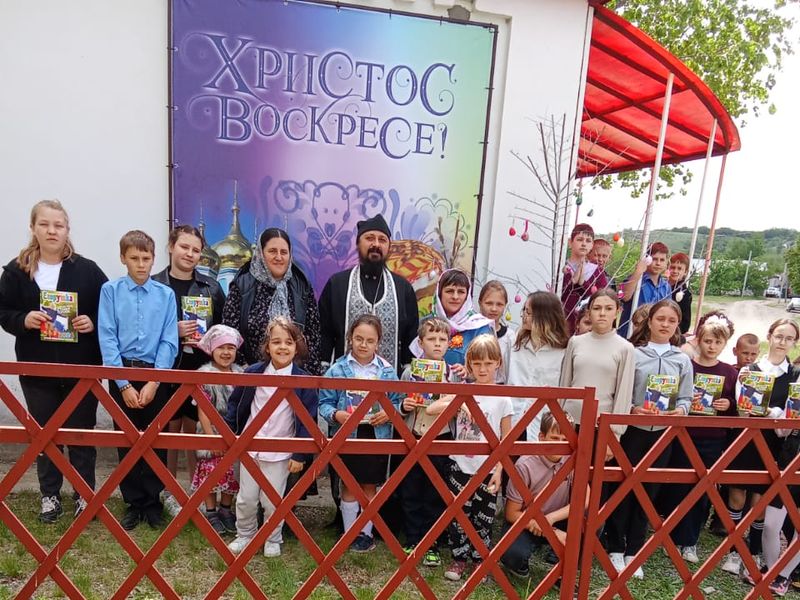 Школьники приняли участие в росписи пасхальных яиц