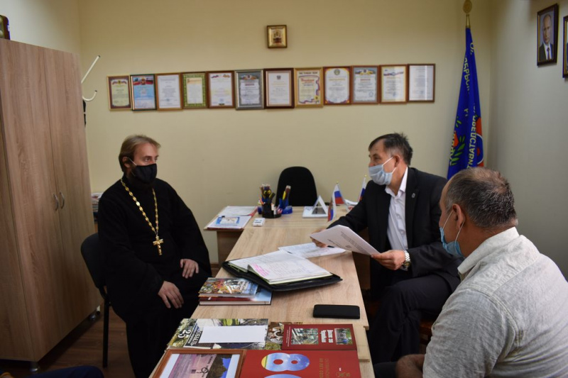 Благочинный приходов Нижнедонского округа принял участие в рабочей встрече в рамках работы Консультативного Совета при Администрации Октябрьского района