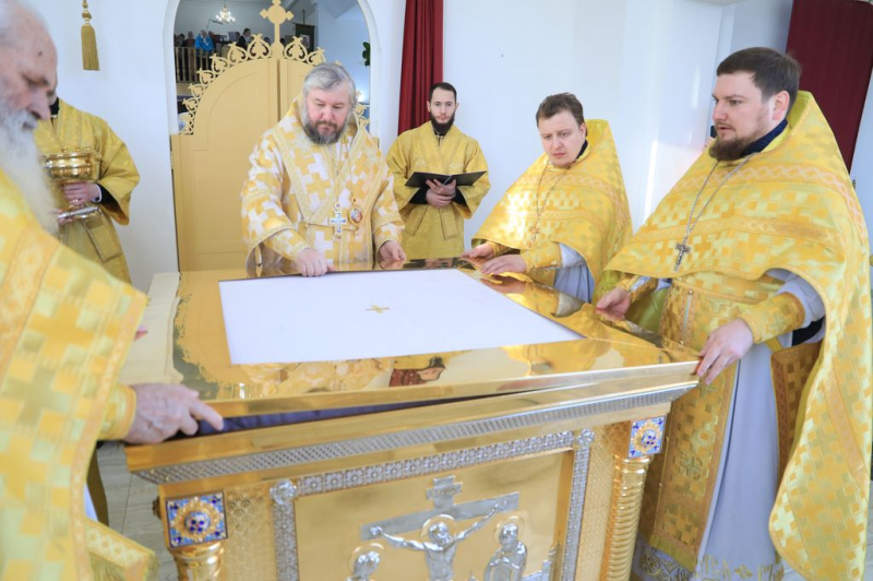 Преосвященнейший епископ Симон совершил чин великого освящения храма Державной иконы Божией Матери г. Донецка