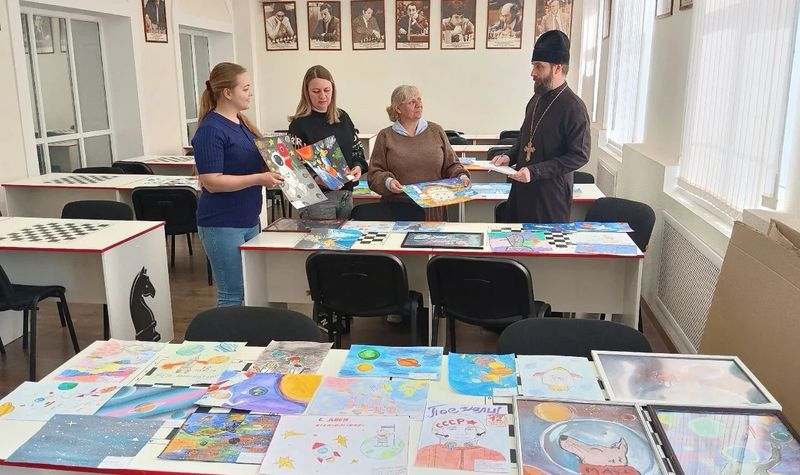 В РДК поселка Каменоломни подвели итоги конкурса «На звёздных орбитах», посвященного 65-летию полета Гагарина