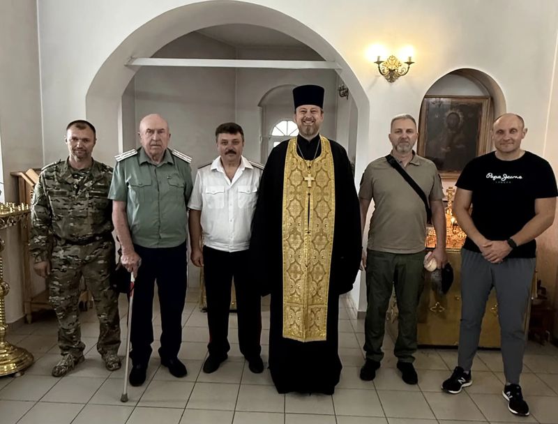 Духовник станицы Мало-Несветаевской провёл встречу и беседу с казаками