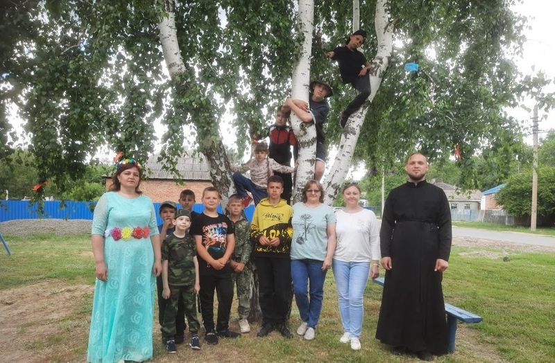 В Нижнекалиновском СДК была проведена познавательная программа «Троицы праздник Святой»