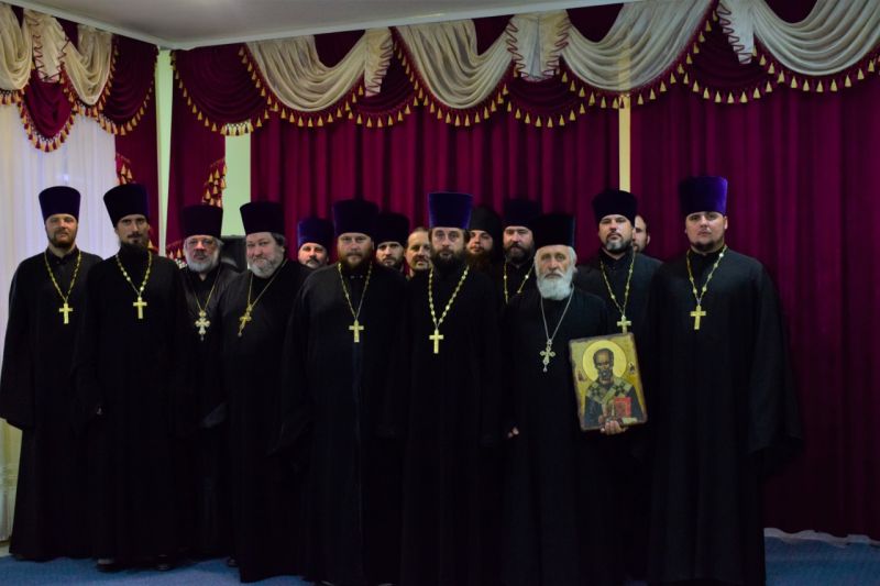 В духовно-просветительском центре Покровского кафедрального собора г. Шахты прошло очередное собрание городского духовенства