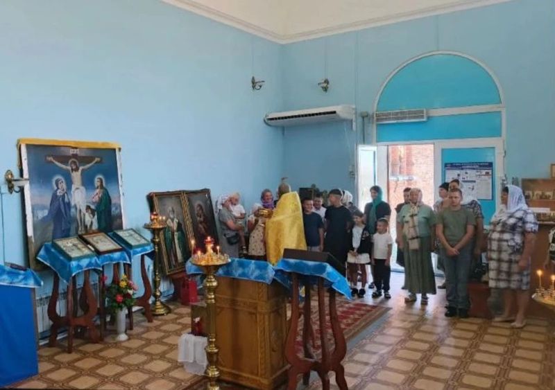 В храме хутора Ажинов совершили молебен перед началом учебного года
