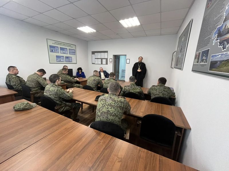 Руководитель сектора по взаимодействию с пограничным управлением ФСБ встретился с пограничниками