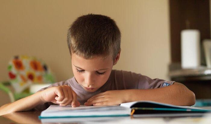 КОГДА ПОРА НАЧИНАТЬ УЧИТЬ РЕБЕНКА ЧИТАТЬ