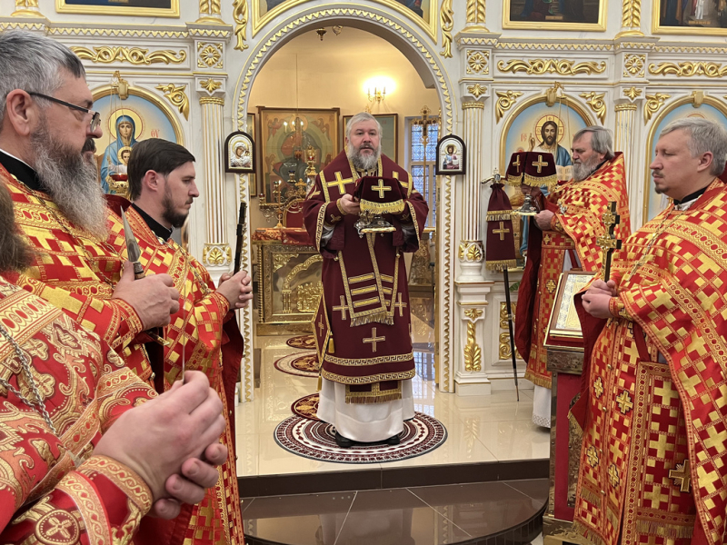 В престольный день Преосвященнейший епископ Симон совершил Литургию в храме в честь великомученицы Варвары города Гуково