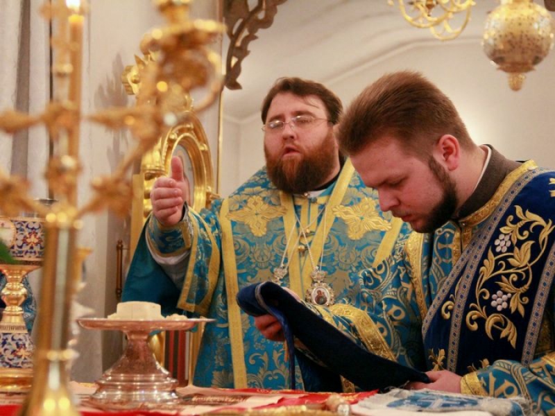 В праздник Собора Пресвятой Богородицы епископ Шахтинский и Миллеровский Игнатий совершил Литургию в Свято-Троицком храме г. Каменск-Шахтинский