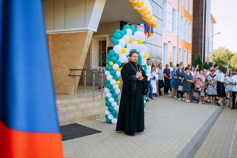 В Донецке первый звонок прозвенел для 389 первоклассников