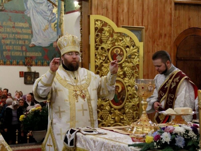 В праздник Рождества Христова епископ Шахтинский и Милеровский Игнатий совершил Божественную литургию в Покровском кафедральном соборе г. Шахты