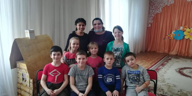 Прихожане храма священномученика Захарии (Лобова) г. Новошахтинска провели беседу, посвященную Благовещению Пресвятой Богородицы с воспитанниками социального приюта пос. Новая Соколовка