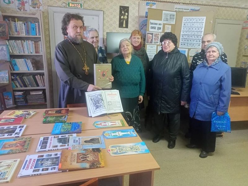 В библиотеке «Очаг» прошла беседа об истории древнерусской книжности