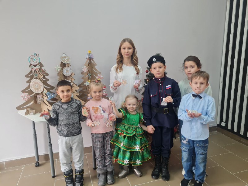 В Каменоломнях проходят мастер-классы по созданию экологичных ёлок