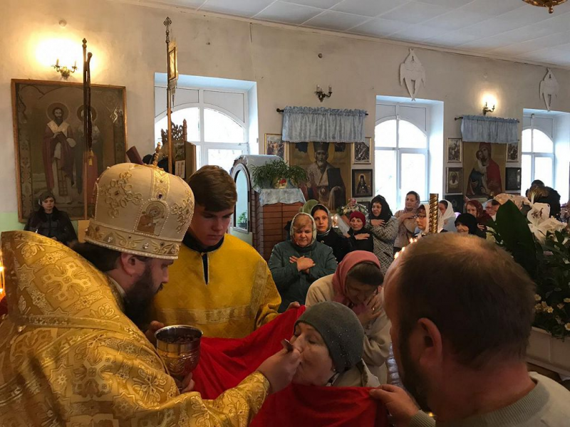 В рамках визита на Донскую землю епископ Николай совершил Божественную литургию в миллеровском храме святого великомученика Пантелеимона