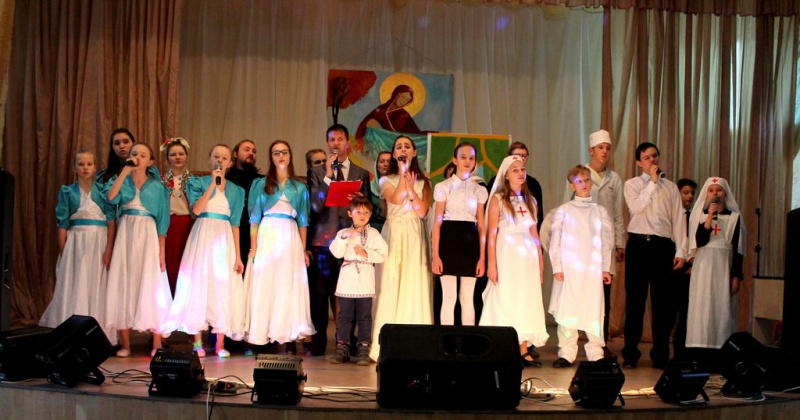 В воскресной школе храма великомученика и целителя Пантелеимона в г. Гуково прошел концерт «Маменька, святыня моя»