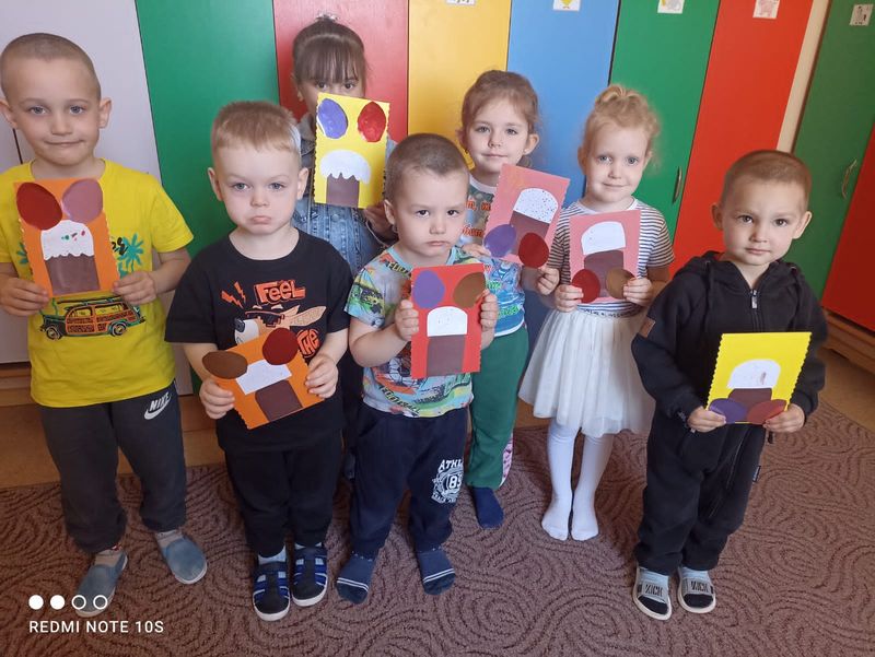 Малыши из детского сада хутора Шевченко сделали открытки-аппликации для военнослужащих