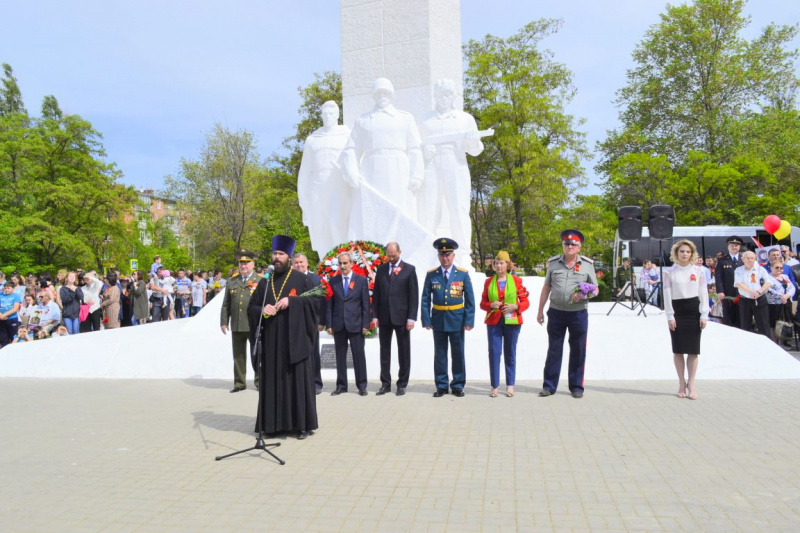 9 мая 2018 года благочинный Каменск-Шахтинского округа иерей Александр Теличкин принял участие в торжественных мероприятиях, посвященных Дню Победы