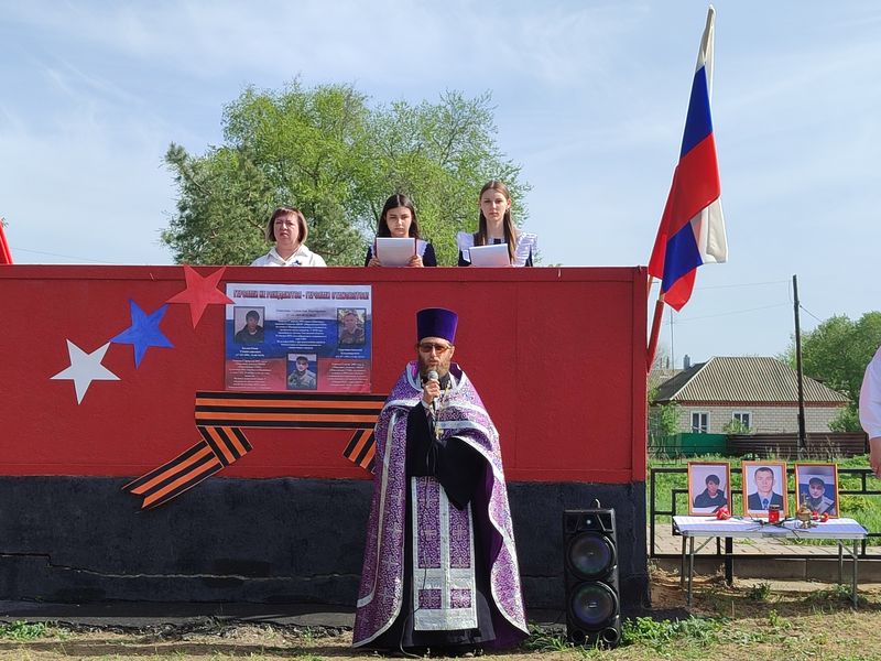 Иерей Владимир Молородов в рамках казачьего конного перехода провел панихиду по погибшим воинам СВО