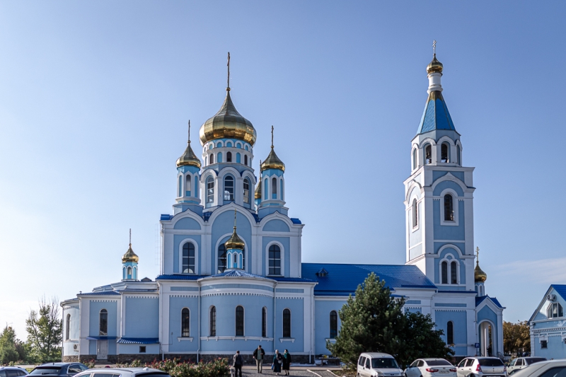 В двунадесятый праздник Рождества Пресвятой Богородицы Преосвященнейший епископ Симон совершил Божественную литургию в Покровском кафедральном соборе г. Шахты