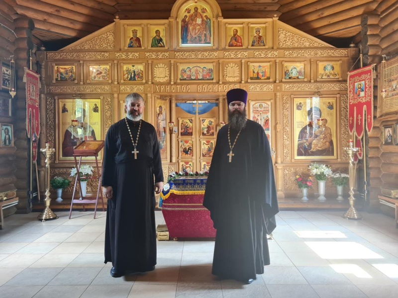 Благочинный приходов Александровск-Грушевского округа иерей Александр Теличкин с рабочим визитом посетил храм Одигитриевской иконы Божией Матери поселка Таловый