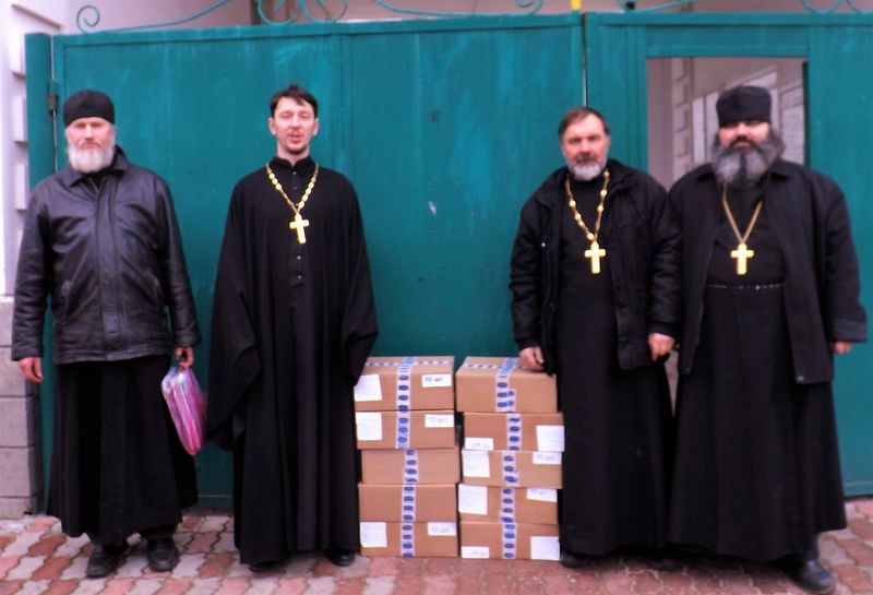 В рамках благотворительной акции «Рождественский Свет Ангела» приходам Верхнедонского благочиния розданы Рождественские подарки для дальнейшей реализации