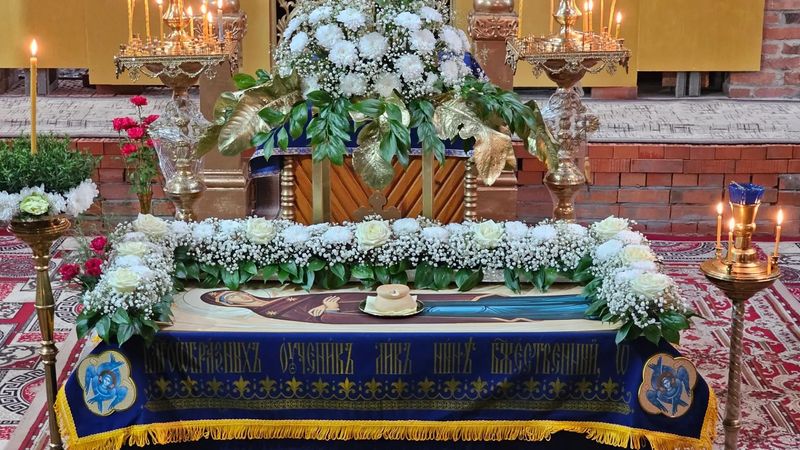 В Никольском храме слободы Кашары, состоялось торжественное богослужение в честь Успения Пресвятой Богородицы