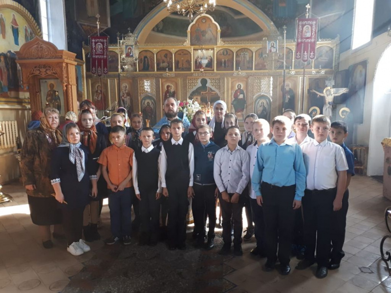 За основами православной культуры отправились в приходы Миллеровского благочиния учителя и дети Первомайской школы
