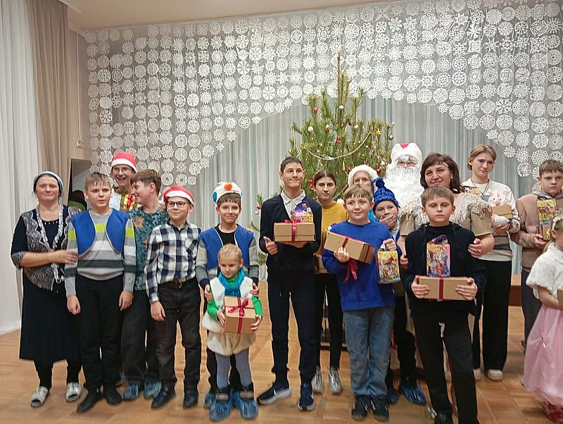 Праздник веры и добра: рождественская встреча встреча в детском центре 