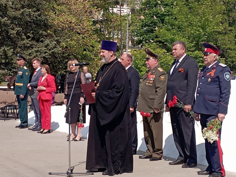 Благочинный Каменск-Шахтинского округа иерей Владислав Касьянов принял участие в торжественных мероприятиях в День Победы