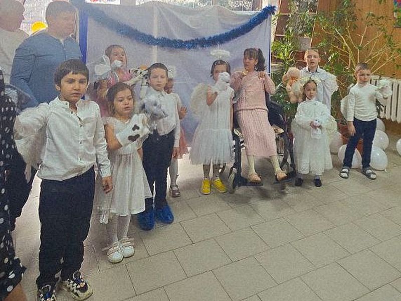 Воспитанники воскресной школы в святые дни посетили постояльцев дома престарелых хутора Старая Станица 