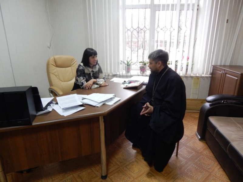 Настоятель храма святого Александра Невского г. Красный Сулин иерей Сергий Столяров встретился с главным врачом районной больницы Инной Евгеньевной Мартыновой 