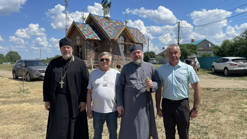 Преосвященнейший епископ Симон ознакомился с ходом строительства храма в честь образа Пресвятой Богородицы «Спорительница хлебов» в хуторе Самбуров