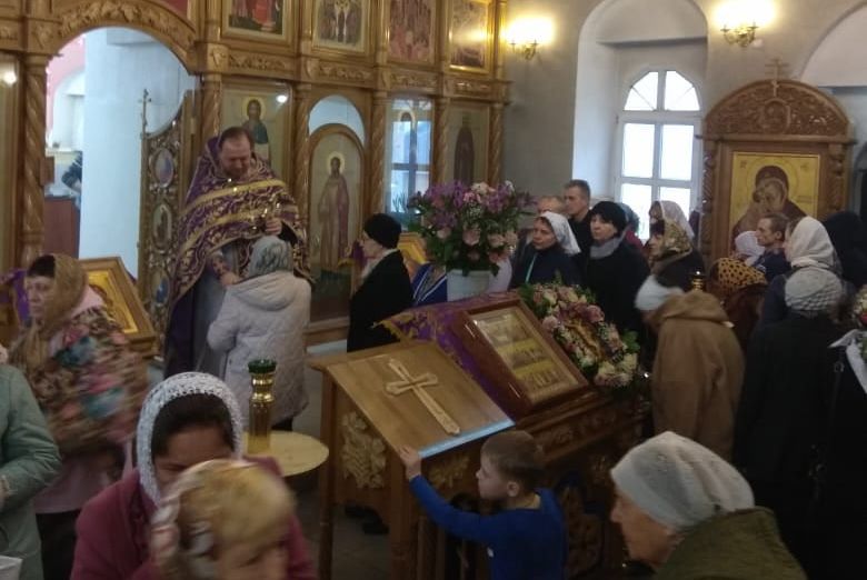 Беседа, посвященная теме «Поклонение кресту Господню», прошла в Донском храме г. Новошахтинска