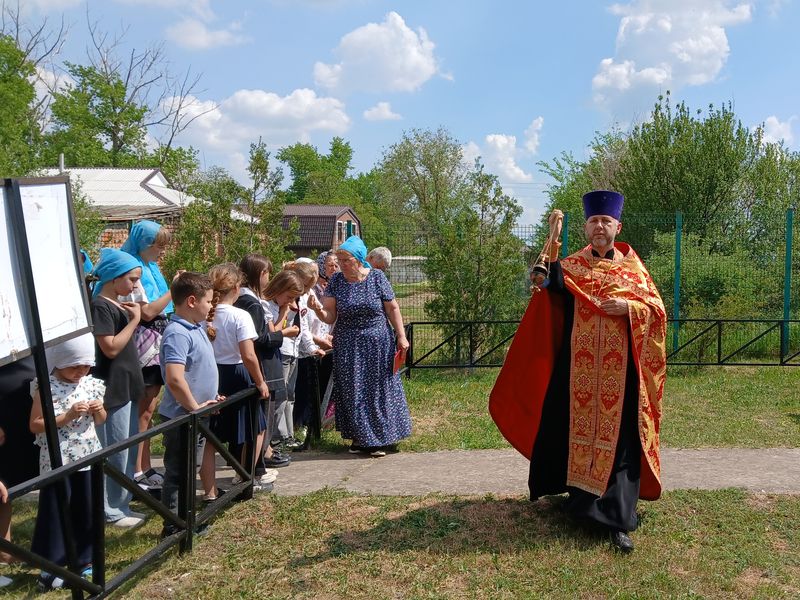 Заупокойная лития у братской могилы в хуторе Усьмане