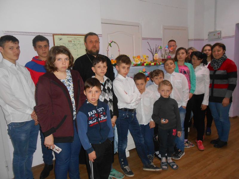 В социальном центре реабилитации для несовершеннолетних состоялась встреча настоятеля храма свщмч. Захарии г. Новошахтинска иерея Сергия Артюшенко с воспитанниками