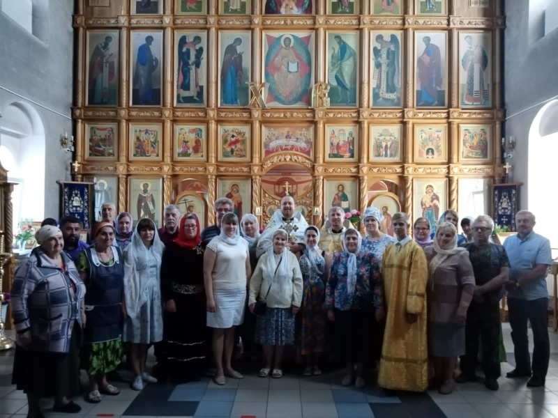 Поздравления с 18-летием диаконской хиротонии принял настоятель Донского храма города Новошахтинска протоиерей Роман Амплеев