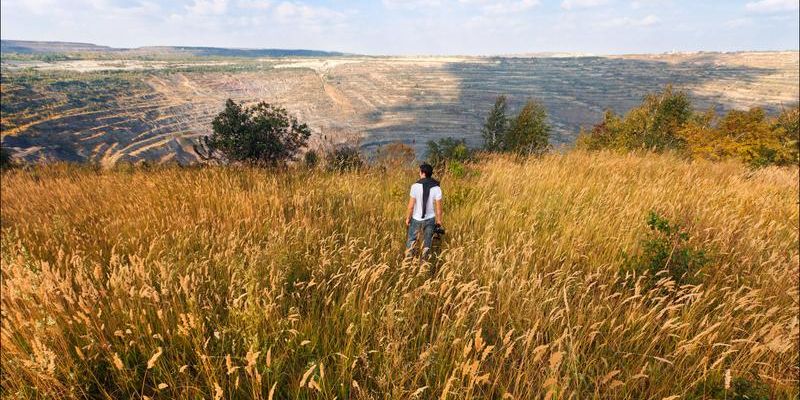 НЕРОЖДЕСТВЕНСКАЯ ИСТОРИЯ, ИЛИ ЛОВИТЬ ДЕТЕЙ НАД ПРОПАСТЬЮ ВО РЖИ