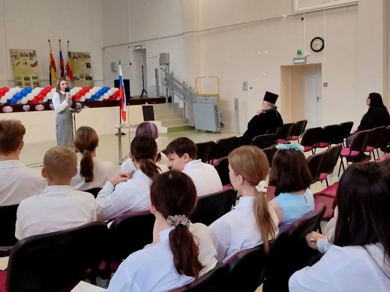 В Шахтинской школе № 15 прошёл городской семинар «Генетический код. Патриотизм»