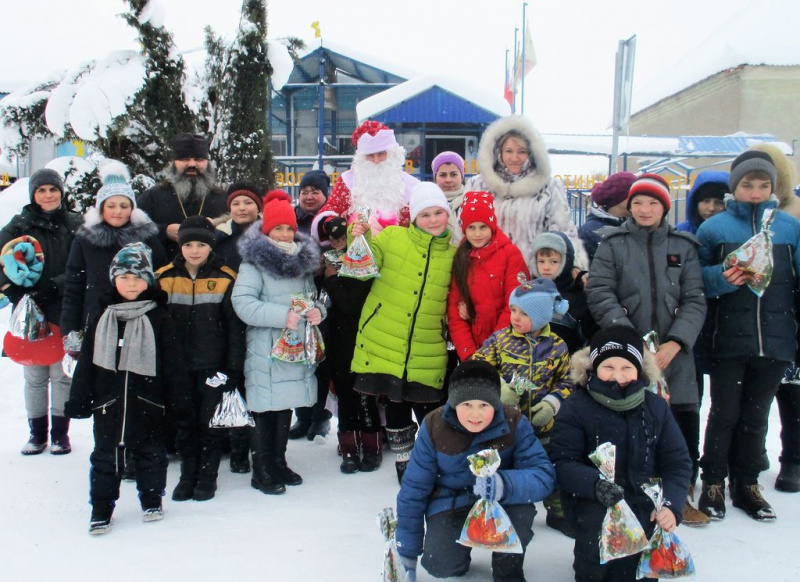 По благословению епископа Шахтинского и Миллеровского Симона прошла Рождественская елка в станице Шумилинской на подворье Смоленского храма