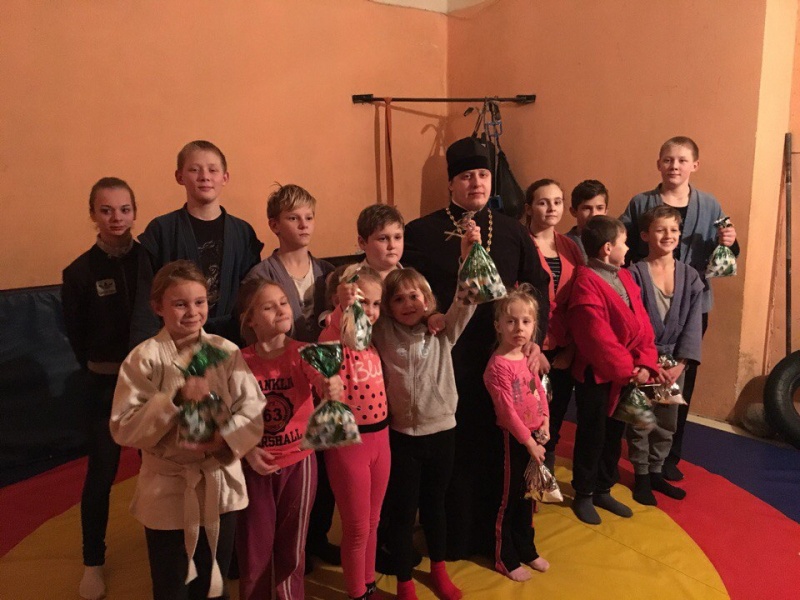 С Рождеством Христовым иерей Игорь Лосев поздравил спортсменов ст. Калитвенской