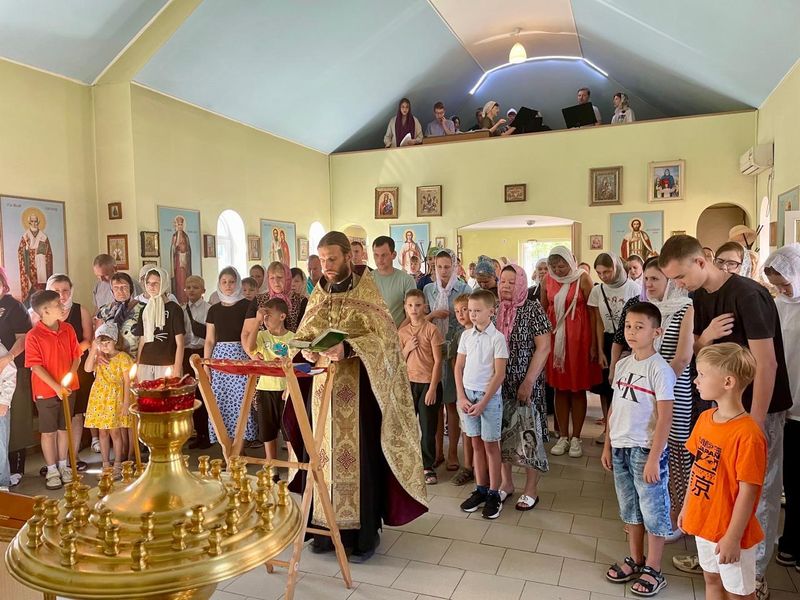 В храмах Александровск-Грушевского благочиния прошли молебны перед началом учебного года