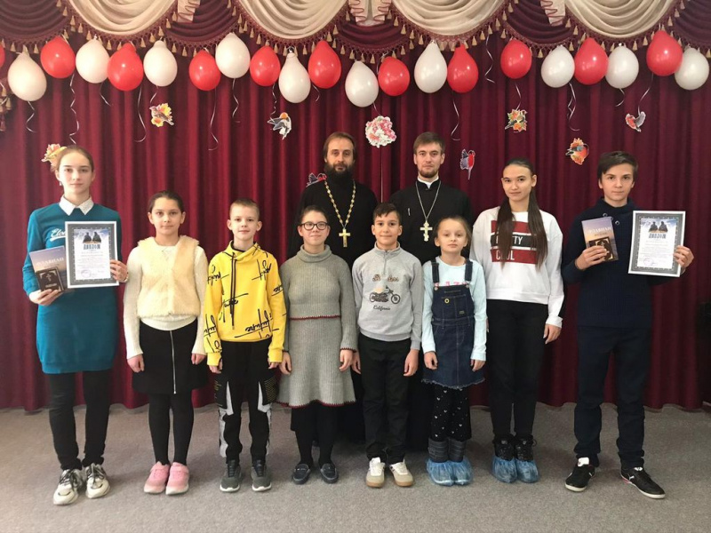 В духовно-просветительском центре при Покровском кафедральном соборе г. Шахты состоялось награждение победителей Кирилло-Мефодиевской олимпиады по Закону Божьему и Священной истории