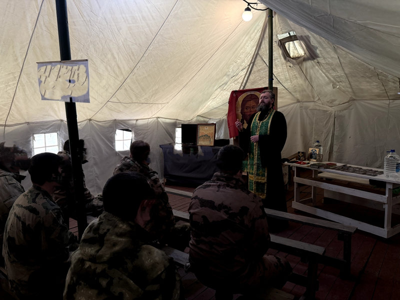 Военнослужащие перед отправкой в зону СВО причастились Святых Христовых Таин