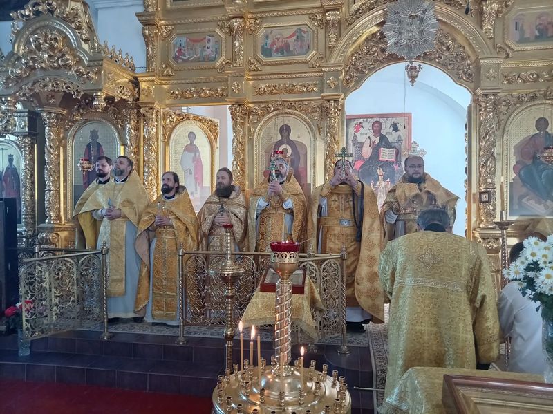 Духовенство Сулинского благочиния соборно совершило Литургию в храме великомученика Георгия Победоносца хутора Лихой