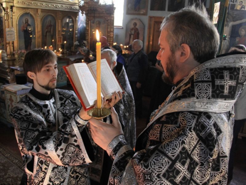 Епископ Симон совершил утреню Великой Субботы с Чином погребения Господа нашего Иисуса Христа